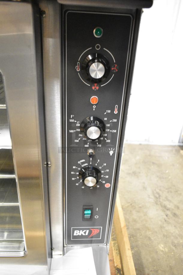 BRAND NEW IN CRATE! Bakers Pride COM-G Stainless Steel Commercial Natural Gas Powered Convection Oven w/ View Through Doors, Metal Oven Racks, Thermostatic Controls and 21818759 Stacking Kit. 60,000 BTU. - Image 6 of 11