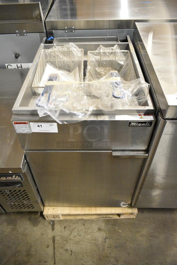 BRAND NEW SCRATCH AND DENT! Migali C-F75-LP Stainless Steel Commercial Floor Style Propane Gas Powered Deep Fat Fryer w/ 2 Metal Fry Baskets. 150,000 BTU. - Image 2 of 9
