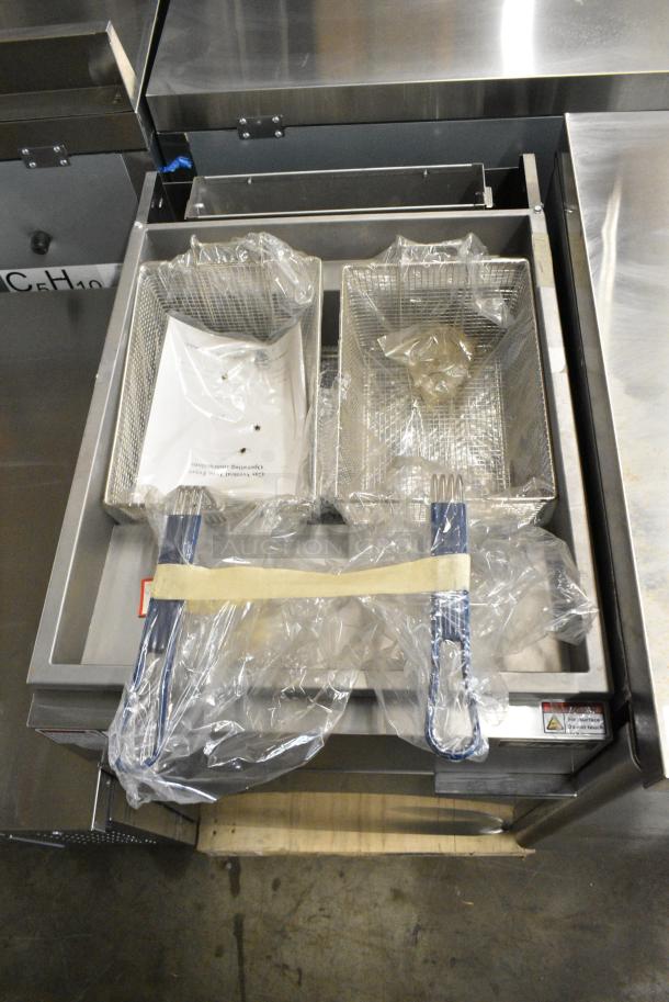 BRAND NEW SCRATCH AND DENT! Migali C-F75-LP Stainless Steel Commercial Floor Style Propane Gas Powered Deep Fat Fryer w/ 2 Metal Fry Baskets. 150,000 BTU. - Image 3 of 9