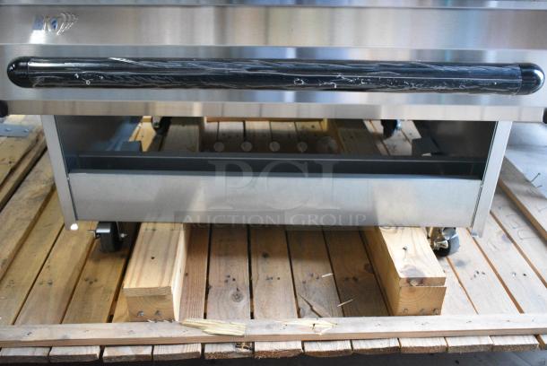 BRAND NEW! 2019 BKI HSS3-2T Stainless Steel Commercial Floor Style 2 Tier Warming Display Case Merchandiser on Commercial Casters. 208-240 Volts, 1/3 Phase. - Image 4 of 8