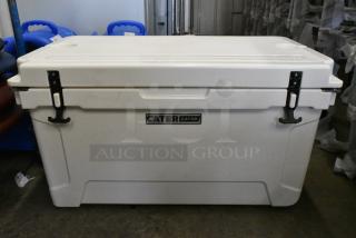 BRAND NEW SCRATCH AND DENT! CaterGator CG65WH White 65 Qt. Rotomolded Extreme Outdoor Cooler / Ice Chest