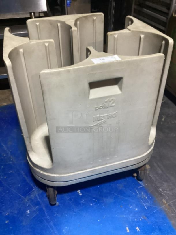 Metro PCD12 Dish Dolly on Wheels.
29 x 29 x 32 - Image 1 of 3