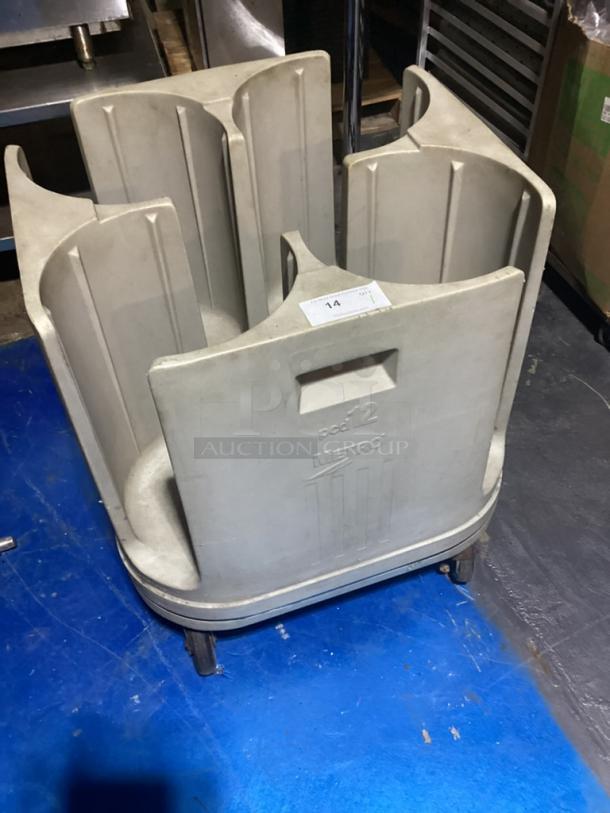 Metro PCD12 Dish Dolly on Wheels.
29 x 29 x 32 - Image 2 of 3