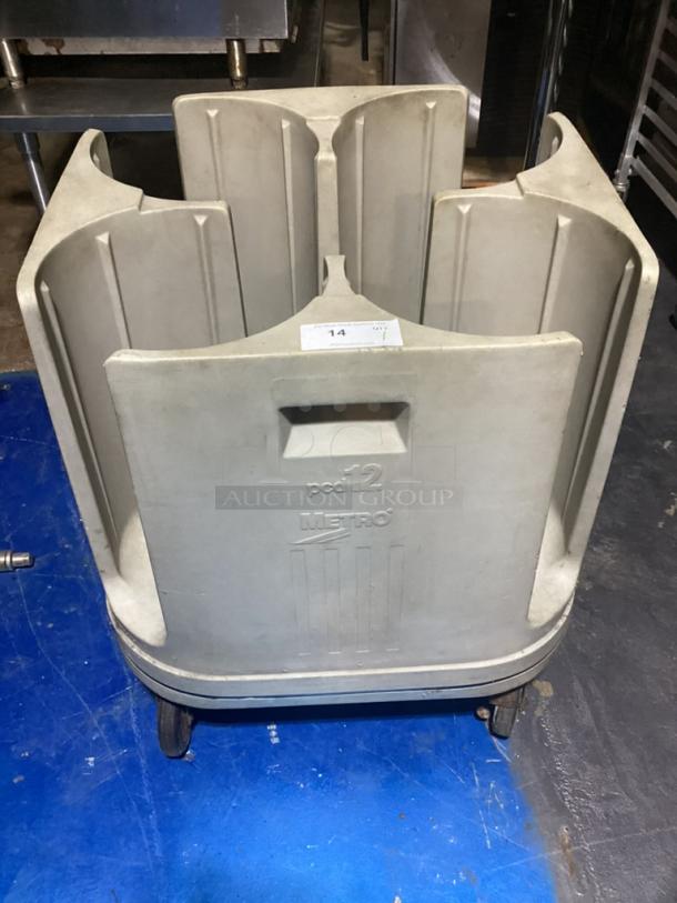 Metro PCD12 Dish Dolly on Wheels.
29 x 29 x 32 - Image 3 of 3