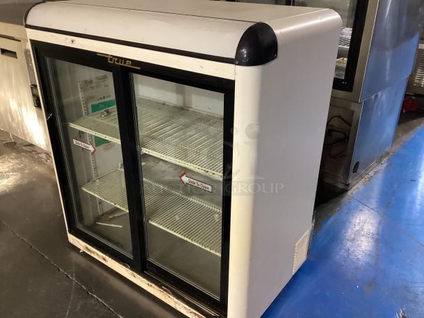 True Reach-in Cooler W/Sliding Doors, White
Model# GDM-09
36 x 21 x 39-1/2 - Image 2 of 3