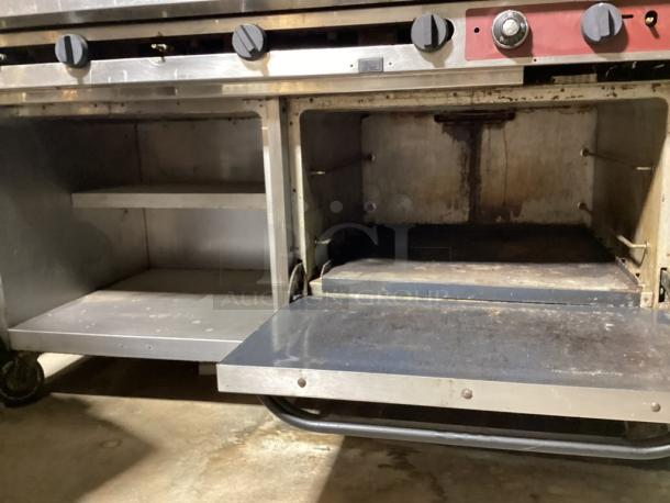 Southbend Stainless Steel 2-Burner Stove W/Flat Griddle, Single Oven, Under and Over Head Storage Shelves, on Castors. Not Tested, Natural Gas - Image 3 of 5