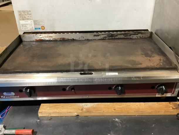 Southbend Flat Griddle 4-Burner, Natural Gas. TESTED AND WORKING 
48 x 27-1/2 x 11-1/2 - Image 1 of 4