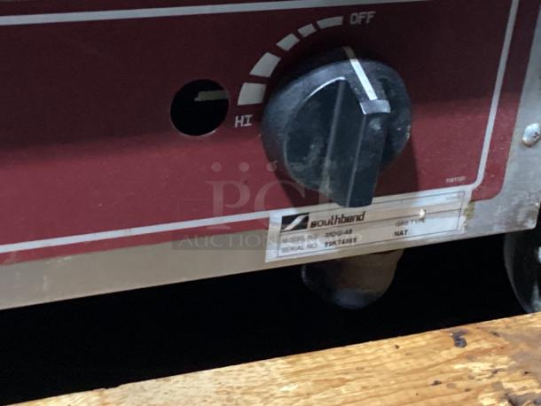 Southbend Flat Griddle 4-Burner, Natural Gas. TESTED AND WORKING 
48 x 27-1/2 x 11-1/2 - Image 3 of 4