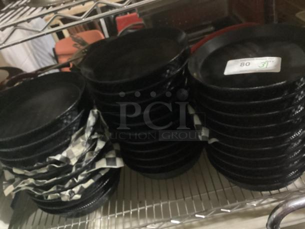 10-1/2" Black Plastic Lunch Trays 
Qty 31 
Your Bid x 31 - Image 1 of 2