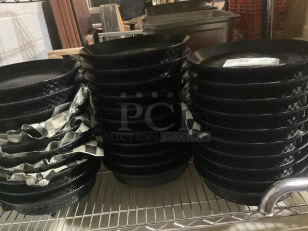 10-1/2" Black Plastic Lunch Trays 
Qty 31 
Your Bid x 31 - Image 2 of 2