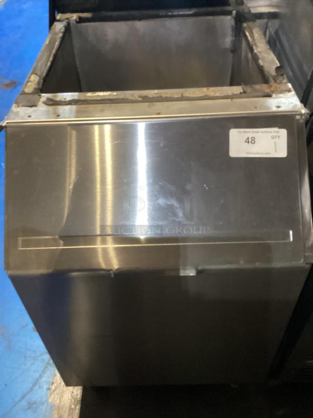 Stainless Steel Ice Holding Bin. No Ice Maker. 
22-1/2 x 32 x 34-1/2
BRS-260 - Image 2 of 4