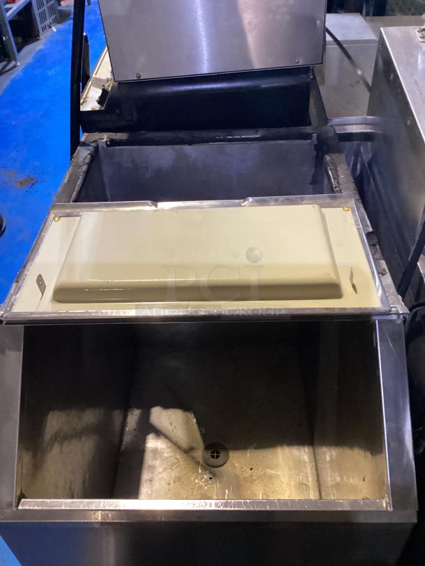 Stainless Steel Ice Holding Bin. No Ice Maker. 
22-1/2 x 32 x 34-1/2
BRS-260 - Image 3 of 4
