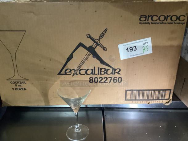 Arcoroc Cocktail/Martini Glasses
Qty 25 
Your Bid x 25 - Image 1 of 1