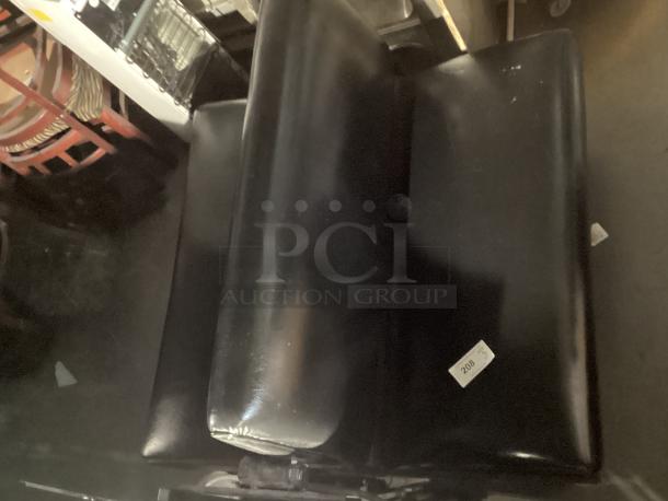 Booth Seats 
Qty 3 
Your Bid x 3 - Image 2 of 2