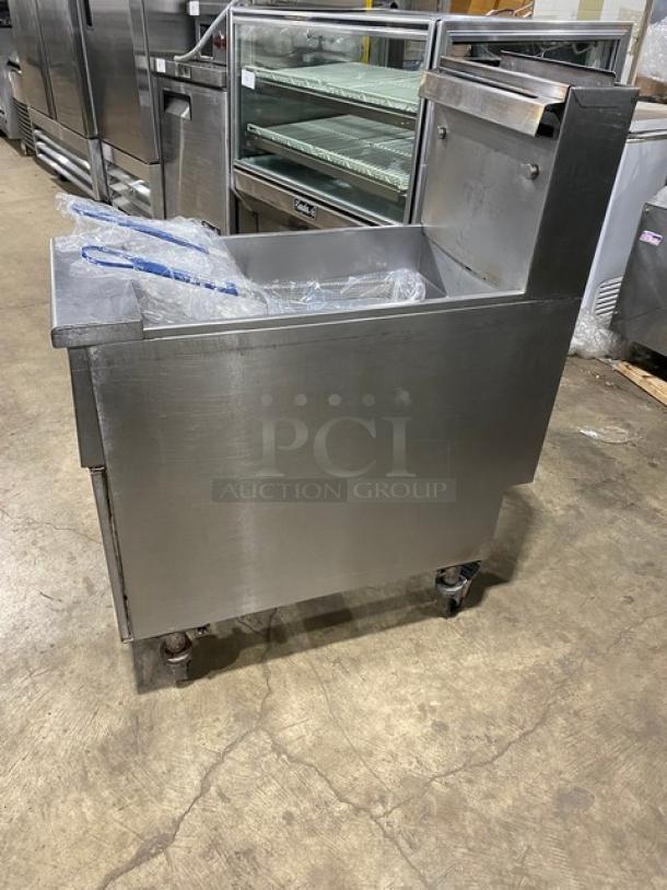 Pitco Commercial Natural Gas Powered Deep Fat Fryer! With Back Splash! All Stainless Steel! With New Frying Baskets! On Casters! Model: SG14 SN: G13KC058383! - Image 3 of 9