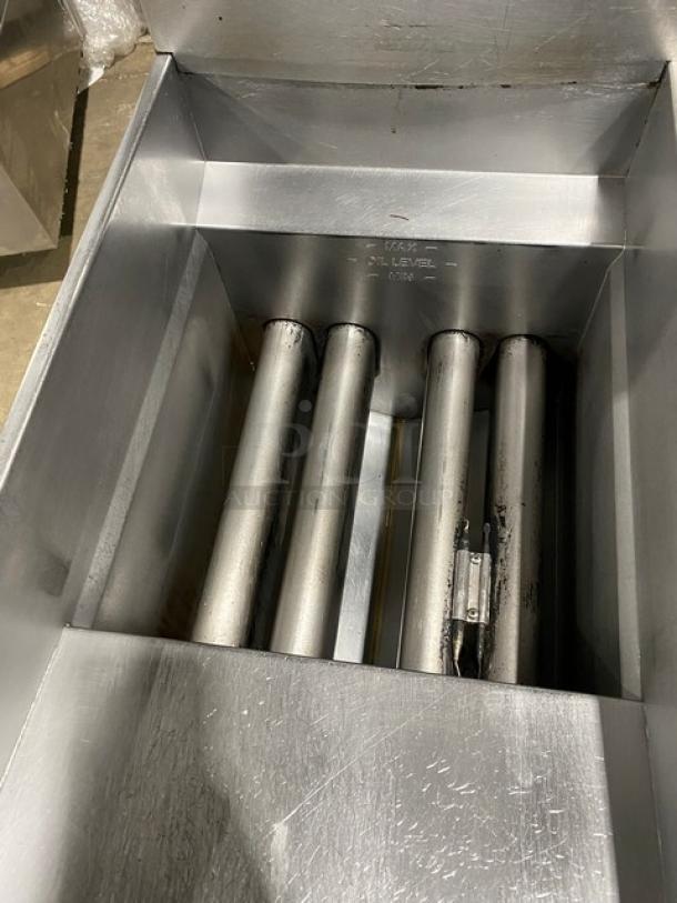 Pitco Commercial Natural Gas Powered Deep Fat Fryer! With Back Splash! All Stainless Steel! With New Frying Baskets! On Casters! Model: SG14 SN: G13KC058383! - Image 6 of 9