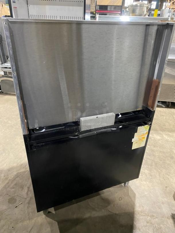 Southbend Commercial Stainless Steel Natural Gas Powered 6 Burner Range! With Full Sized Oven Underneath! With Back Splash! With Wire Oven Racks! Model: 300F SN: 93H73969! On Legs! - Image 4 of 11