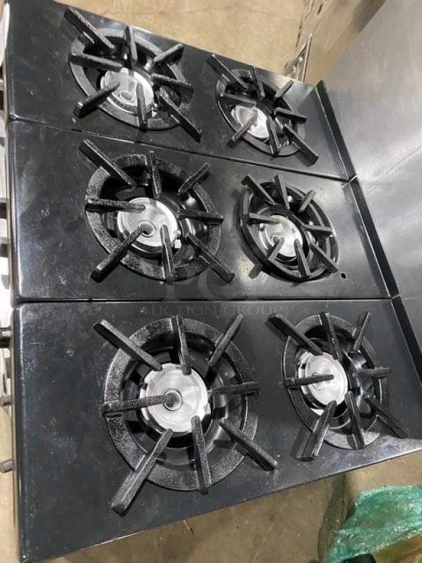 Southbend Commercial Stainless Steel Natural Gas Powered 6 Burner Range! With Full Sized Oven Underneath! With Back Splash! With Wire Oven Racks! Model: 300F SN: 93H73969! On Legs! - Image 5 of 11