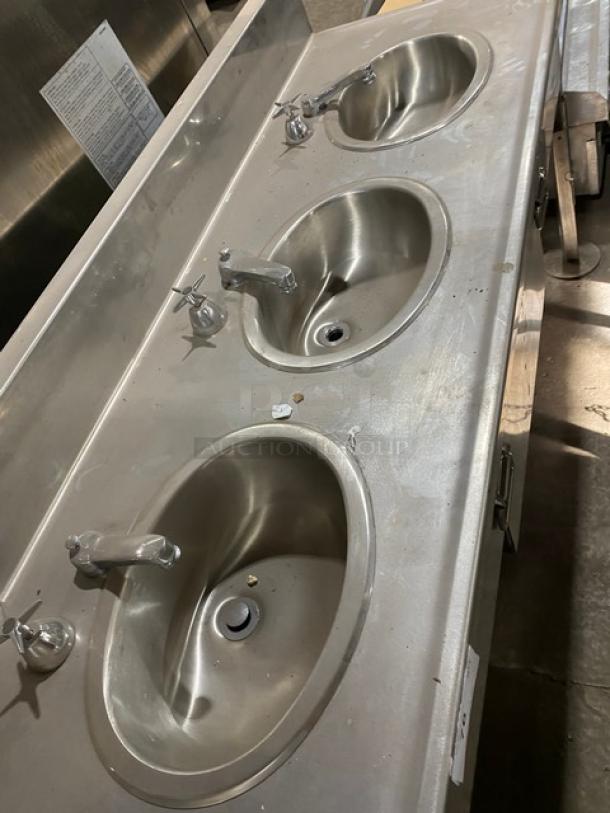 Highland Engineering Commercial Stainless Steel 3 Bay Hand Washing Sink! With Back Splash! With Faucets & Knobs! Model: OAK83! On Legs! - Image 4 of 6