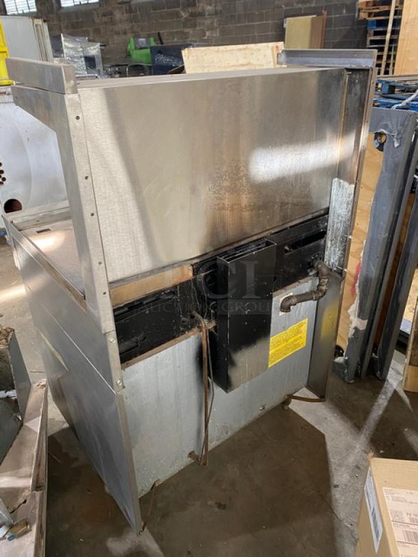 Amazing! U.S. Range Commercial Heavy Duty Natural Gas Powered 4 Burner Range Split Top With Flat Griddle! With Full Sized Oven Underneath! All Stainless Steel! With Back Splash & Overhead Salamander Shelf! Model: PS-12G-4-26 SN: 0601100137755! On Legs! - Image 3 of 9