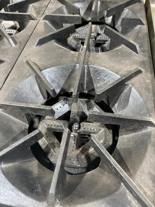 Amazing! U.S. Range Commercial Heavy Duty Natural Gas Powered 4 Burner Range Split Top With Flat Griddle! With Full Sized Oven Underneath! All Stainless Steel! With Back Splash & Overhead Salamander Shelf! Model: PS-12G-4-26 SN: 0601100137755! On Legs! - Image 6 of 9