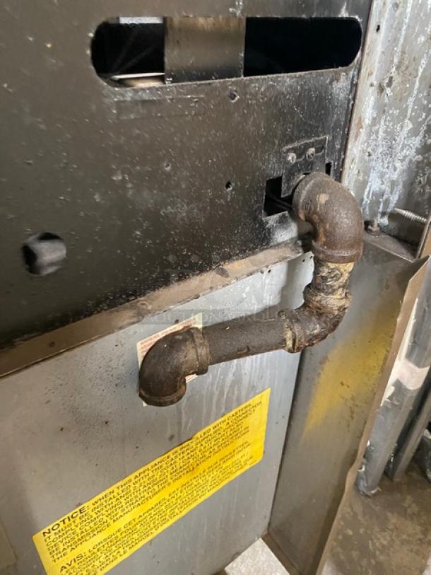 Amazing! U.S. Range Commercial Heavy Duty Natural Gas Powered 4 Burner Range Split Top With Flat Griddle! With Full Sized Oven Underneath! All Stainless Steel! With Back Splash & Overhead Salamander Shelf! Model: PS-12G-4-26 SN: 0601100137755! On Legs! - Image 9 of 9