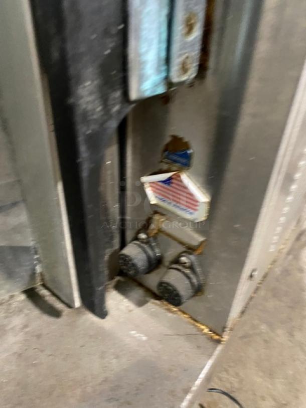 Giles Enterprises Chester Roast Series Commercial Stainless Steel Electric Powered Countertop Rotisserie Oven! With Rotisserie Basket! Model: CR5 SN: L108059903! 208V 3 Phase! On Legs! - Image 8 of 8