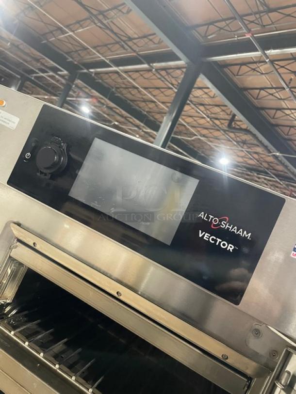 LATE MODEL! 2020! Alto Shaam Commercial Electric Powered Half Size Multi-Cook Oven! With 4 Cooking Chamber Zones! With Individual Controls! On Storage Shelf With 5 Pan Holding Rack! All Stainless Steel! With Metal Oven Racks! On Casters! 208-240V 3 Phase! Model: VMC-H4H SN: 2694173-000! Working When Removed! - Image 8 of 9