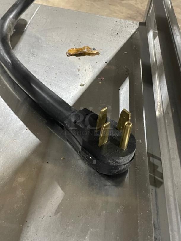 LATE MODEL! 2020! Alto Shaam Commercial Electric Powered Half Size Multi-Cook Oven! With 4 Cooking Chamber Zones! With Individual Controls! On Storage Shelf With 5 Pan Holding Rack! All Stainless Steel! With Metal Oven Racks! On Casters! 208-240V 3 Phase! Model: VMC-H4H SN: 2694173-000! Working When Removed! - Image 9 of 9