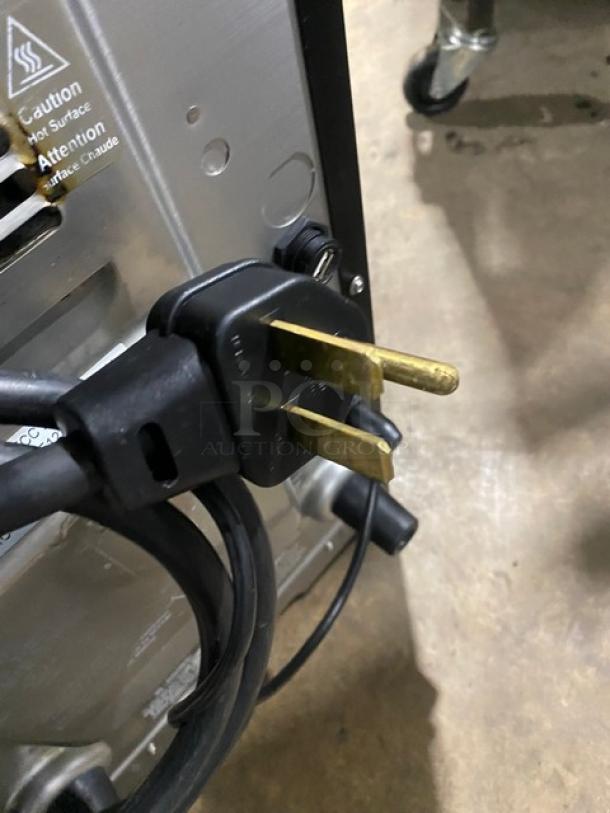 MerryChef! Late Model 2021! Commercial Electric Powered Countertop Rapid Cook Turbo Oven! 208/240V 1 Phase! Model: Eikon E2S SN: 210621309119! - Image 8 of 8