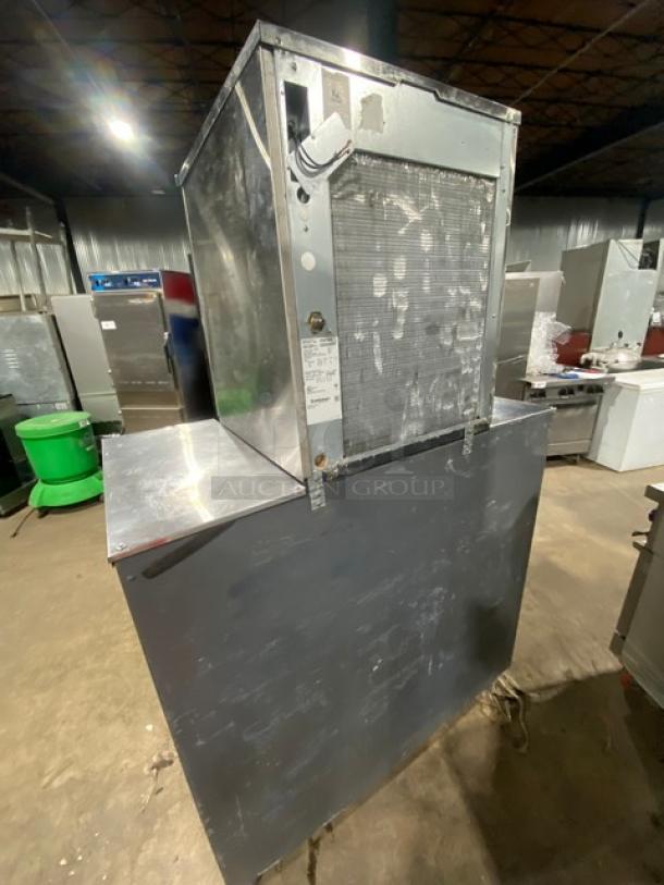 Scotsman Commercial Stainless Steel Nugget Ice Making Machine Head! With Commercial Ice Bin Attached Underneath! All Stainless Steel! With Lift-Up Cover! On Legs! 208/230V 1 Phase! Model: NS1322A-32B SN: 22081320017211! - Image 3 of 9