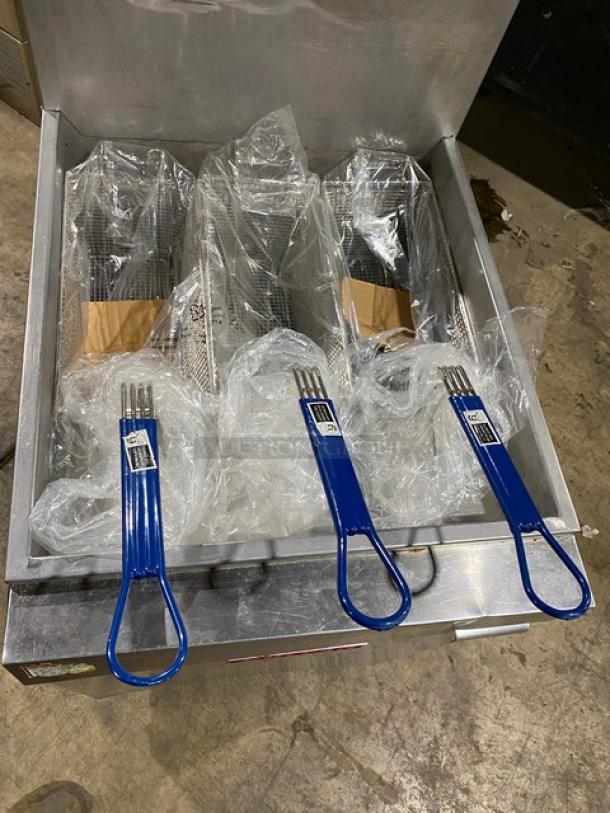 Vulcan Commercial Stainless Steel Natural Gas Powered Floor Style Deep Fat Fryer! With 3 New Frying Baskets! Model: LG500 SN: DV-106! On Casters! - Image 5 of 9