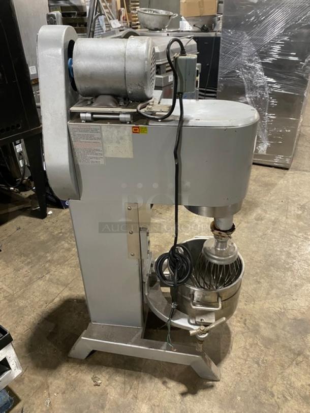 Nice! Commercial Floor Style 30 Quart Planetary Mixer! With Wired Whisk & Flat Beater Attachments! With Stainless Steel Mixing Bowl! Working! - Image 4 of 11