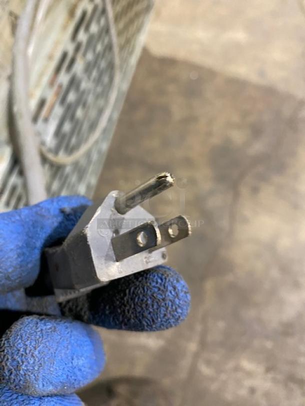 Master Bilt Fusion Series Commercial Refrigerated Single Door Lowboy/Worktop Cooler! All Stainless Steel! With Poly Coated Rack! On Casters! 115V 1 Phase! Model: UR27 SN: UR27-15080022! - Image 7 of 7