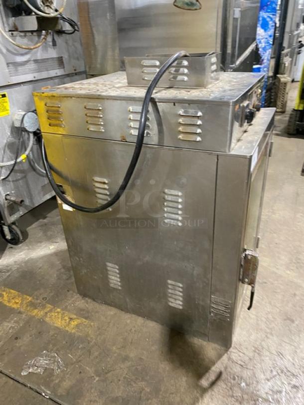 Nu-Vu Commercial Electric Powered Half Size Countertop Convection Oven! All Stainless Steel! With Built In Pan Rack! - Image 3 of 9