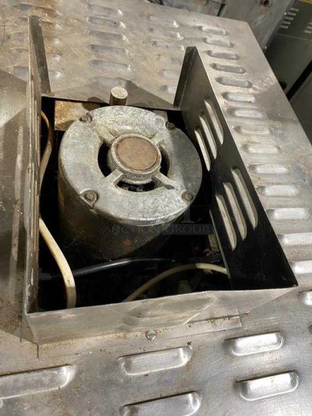 Nu-Vu Commercial Electric Powered Half Size Countertop Convection Oven! All Stainless Steel! With Built In Pan Rack! - Image 8 of 9