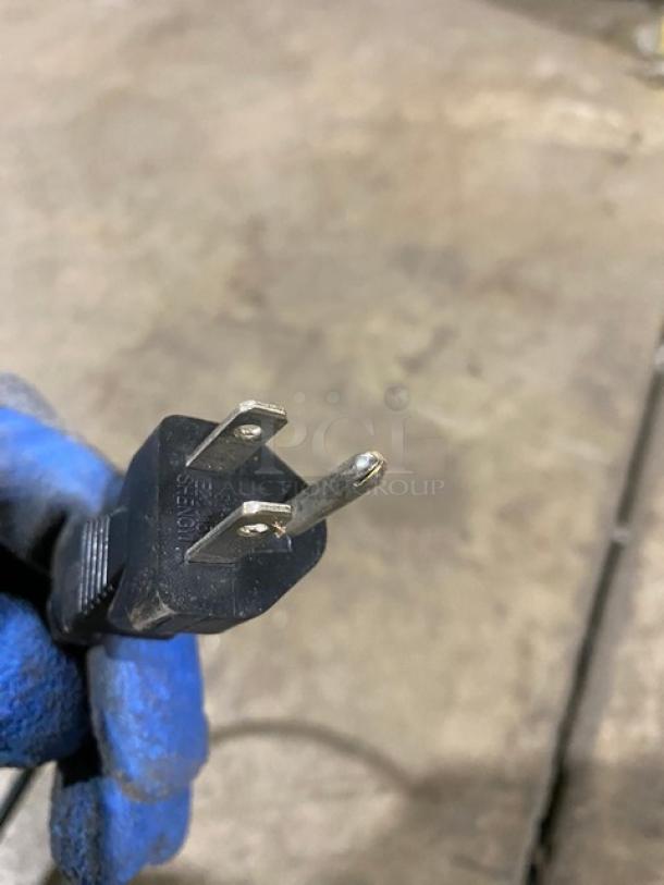 Great Northern Popcorn Mad Dog Series Commercial Stainless Steel Countertop 9 Roller Hotdog Machine! With Tempered Glass Sneeze Guard! 120V! Model: 4330! - Image 7 of 7