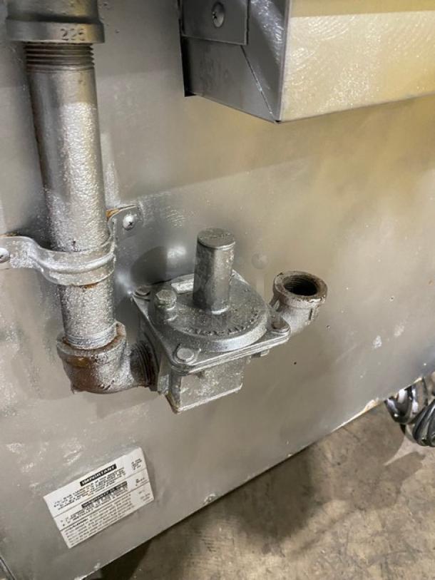 SouthBend Platinum Series Commercial Stainless Steel Natural Gas Powered Heavy Duty 6 Burner Range! With Full Size Oven Underneath! With Back Splash! With Metal Oven Rack! Model: P32D-BBB SN: 05M09248! 120V 1 Phase!  On Casters! - Image 11 of 12