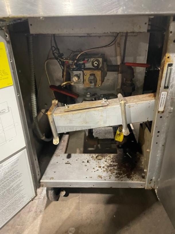 Sweet! Frymaster Commercial Natural Gas Powered 2 Bay Deep Fat Fryer! With Middle Dumping Station! With Back Splash! All Stainless Steel! With Grease Filter Underneath! On Casters! 110-120V! Model: FM245EBLMSC SN: 0012GI0053! - Image 10 of 14