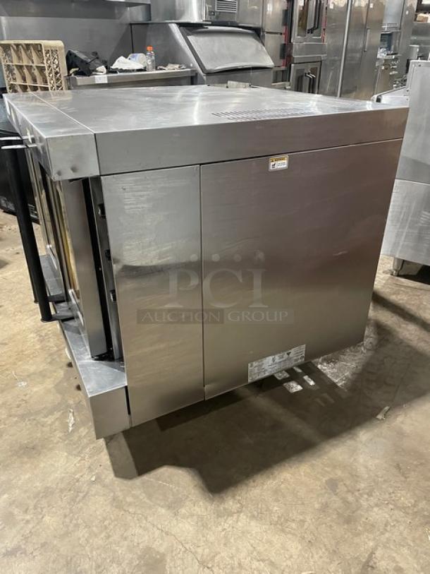 Bakers Pride Commercial Stainless Steel Natural Gas Powered Single Stack Convection Oven! With Wire Oven Racks! With Legs! 120V! Model: BCO11G SN: 555031306004! - Image 3 of 9