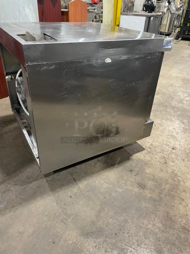 Bakers Pride Commercial Stainless Steel Natural Gas Powered Single Stack Convection Oven! With Wire Oven Racks! With Legs! 120V! Model: BCO11G SN: 555031306004! - Image 4 of 9