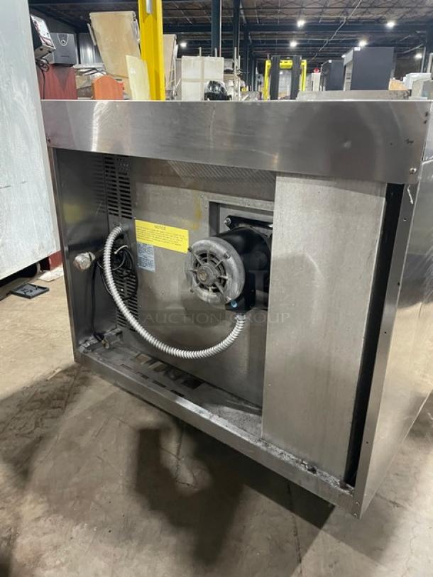 Bakers Pride Commercial Stainless Steel Natural Gas Powered Single Stack Convection Oven! With Wire Oven Racks! With Legs! 120V! Model: BCO11G SN: 555031306004! - Image 5 of 9