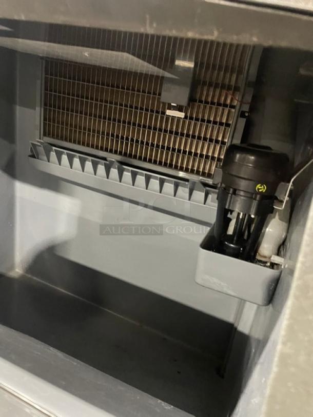 Manitowoc Commercial Stainless Steel Undercounter Ice Making Machine! With Reach In Ice Storage Bin! Model: Q270!  On Legs! - Image 5 of 8