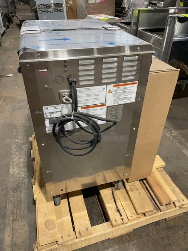 New! Scratch-N-Dent! 2021! Alto-Shaam Halo Heat Series Commercial Stainless Steel Electric Powered Smoker/Roaster/Cook-N-Hold Oven! With Deluxe Controls! On Casters! 120V 1 Phase! Model: 500-TH DX SN: 2875494-000! - Image 3 of 11