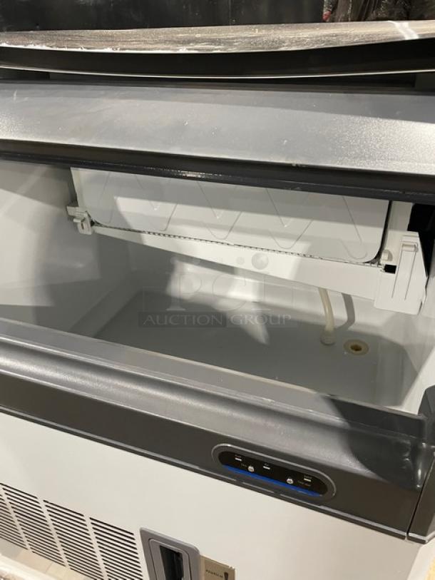 New In The Box! Scratch-N-Dent! 2023! Osion Commercial Undercounter Crescent Cube Style Ice Machine! With Built In Ice Bin! 115V! Model: OCU-200 SN: 0103F200901214023C0030! - Image 5 of 9