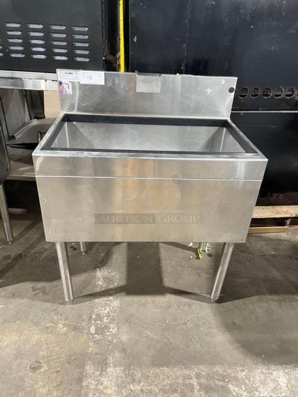 Brand New! Scratch-N-Dent! 2024! GlasTender Commercial Stainless Steel Underbar Ice Bin! With 10-Circuit Cold Plate! With Back Splash! With Drain! Model: IBA-30-CP10! On Legs! - Image 1 of 9