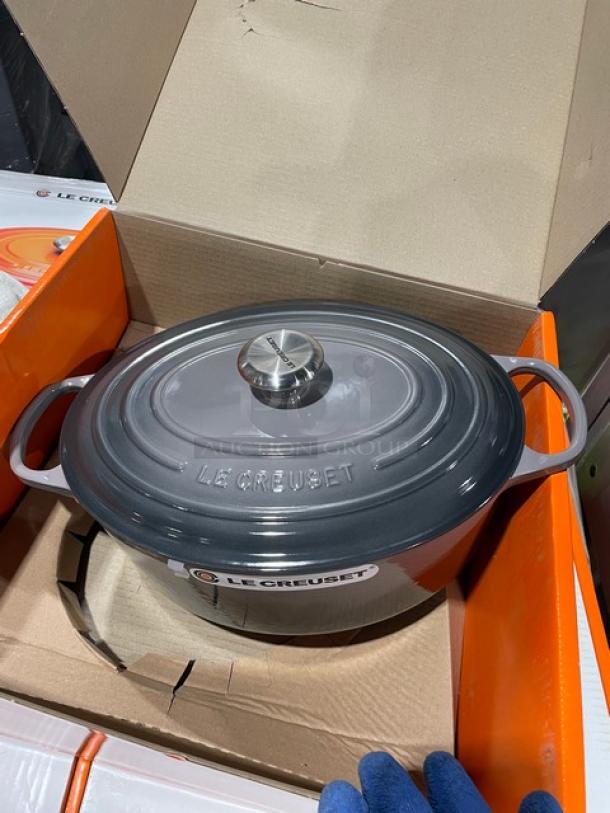 New In The Box! Le Creuset Commercial Enameled Cast Iron Signature Oval Dutch Oven! With Lid! Model: 22255! 2X Your Bid! - Image 7 of 11