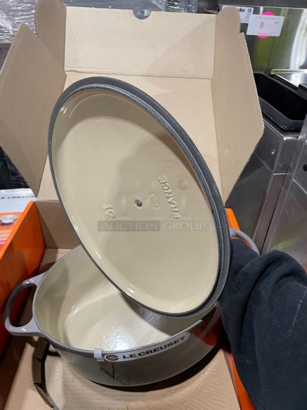 New In The Box! Le Creuset Commercial Enameled Cast Iron Signature Oval Dutch Oven! With Lid! Model: 22255! 2X Your Bid! - Image 9 of 11