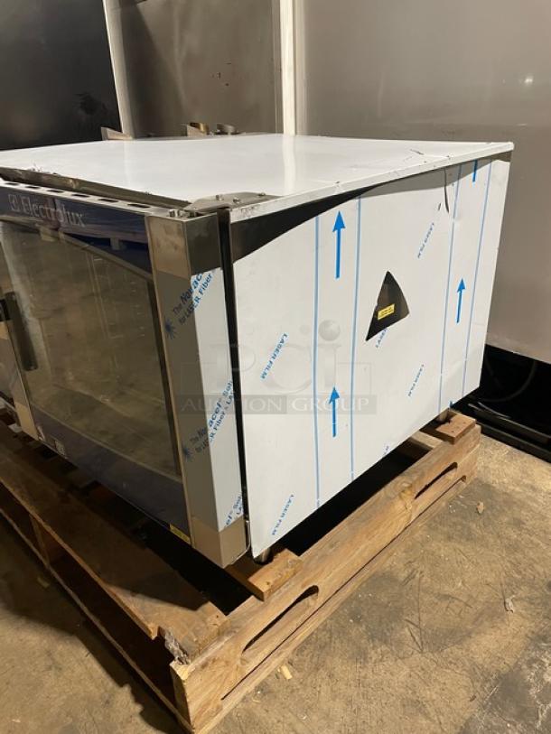 New! Scratch-N-Dent! Electrolux Air-O-Steam Touchline Series Commercial Stainless Steel Natural Gas-Powered Full-Size Combi Oven! With Wire Oven Racks! With Spray Hose! Model: AOS062GTP1 SN: 71910001! 120V! On Legs! - Image 2 of 15