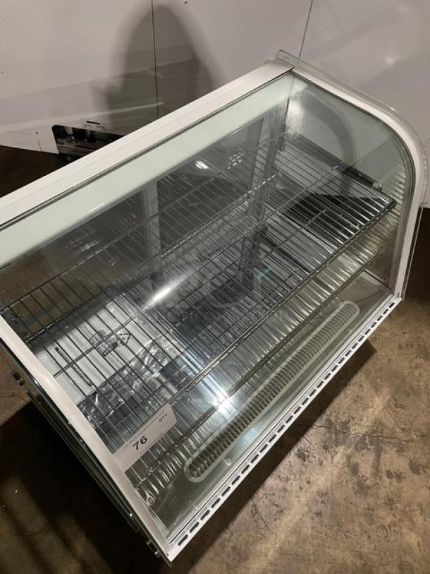 New! Scratch-N-Dent! Marchia Commercial White 36" Refrigerated Curved Glass Bakery Display Case! With LED Lighting! With Adjustable Wire Racks! With Rear Sliding Glass Doors! Model: MDC161! 110-120V! - Image 5 of 10